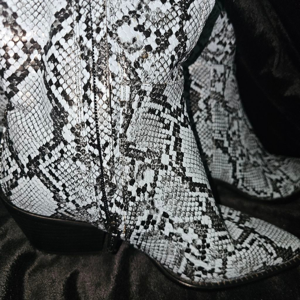 Women's Gianni Bini Blue Grey Black Snakeskin Over the Knee Boots Size 7.5 - Picture 3 of 3